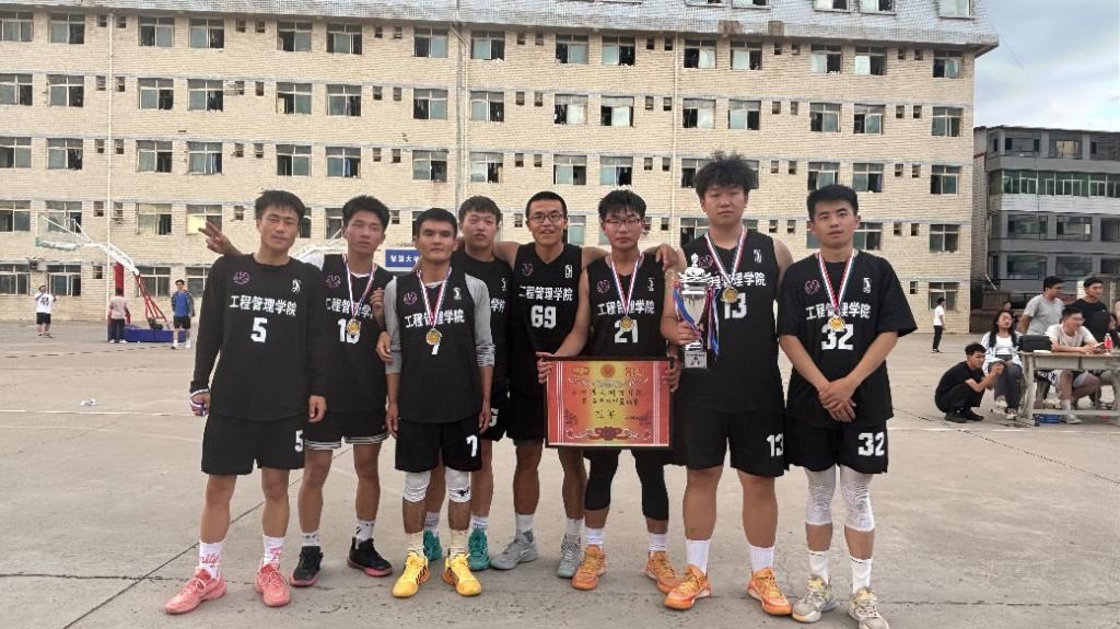 工程管理学院在Beat365中国唯一官方网站“西域杯”篮球赛中荣获第二名