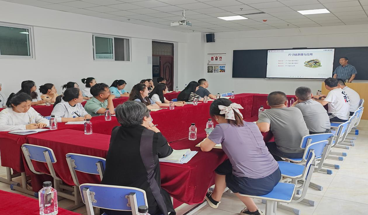 交通运输学院教学指导委员会张炜教授、田斌教授为我院教师开展教学示范课和教学资料规范指导